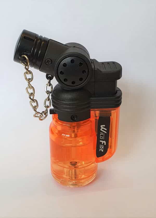 Image d'un Briquet Lance-Flamme disponible pour les événements privés ou d'entreprise | Le Paradis de Tigrou