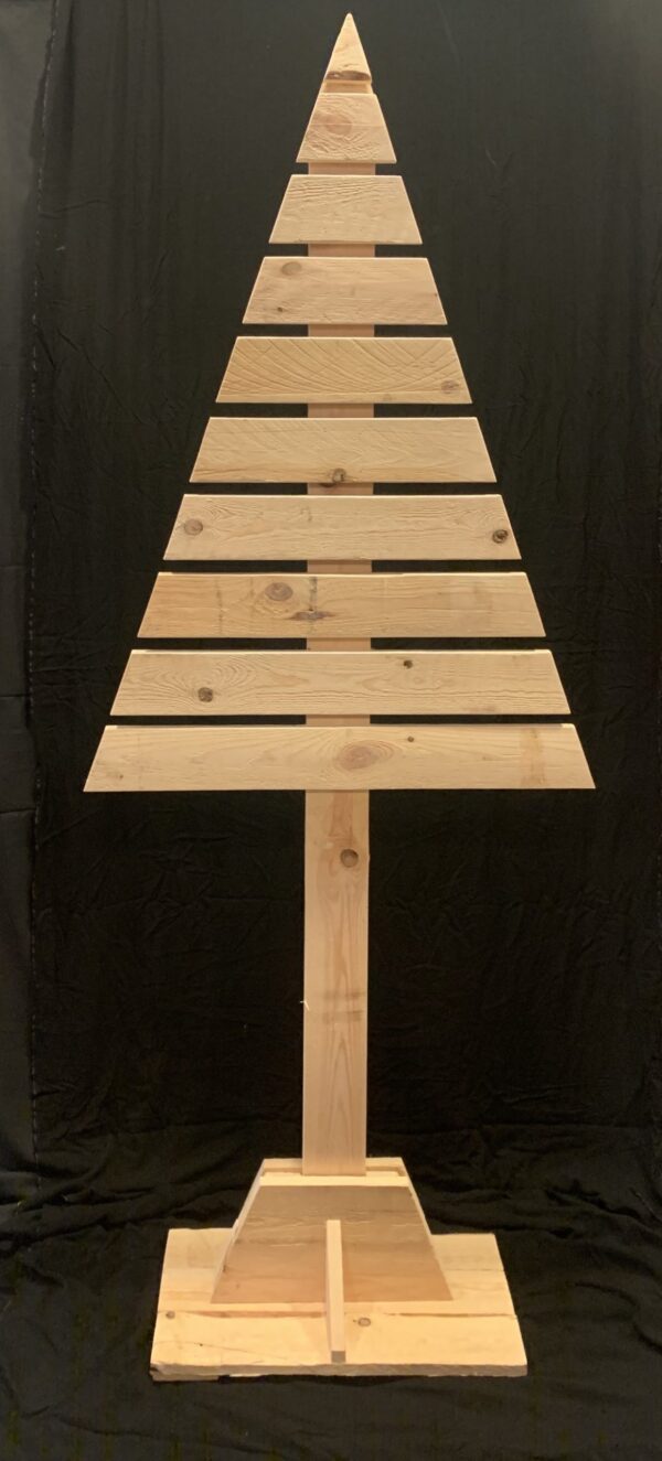 Image d'un Sapin de Noël en bois disponible à la location pour les événements privés ou d'entreprise | Le Paradis de Tigrou