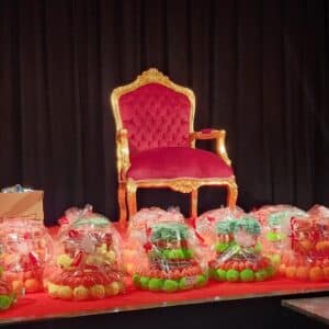 Image d'un Trône de Saint Nicolas disponible à la location pour les événements privés ou d'entreprise | Le Paradis de Tigrou