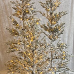 3 sapins lumineux. Apportez chaleur et lumière à votre décoration grâce à nos trois sapins lumineux en location.  Vous avez 3 sapins de taille différentes 1,20 m, 1,50 m, 1,80 m. | Le Paradis De Tirgou