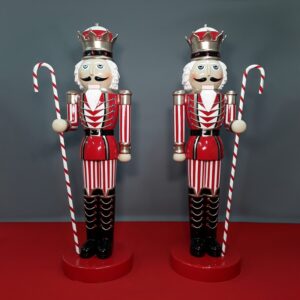 Casses-noisettes duo : idéal pour apporter une touche festive, élégante et traditionnelle à vos décors de Noël. Location chez le paradis de Tigrou.